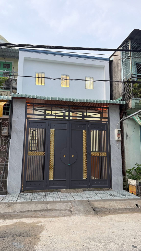 bán nhà gần chợ xuân thới thượng-3 phòng ngủ-giá chỉ hơn 2 tỷ-gọi cho em xem nhà