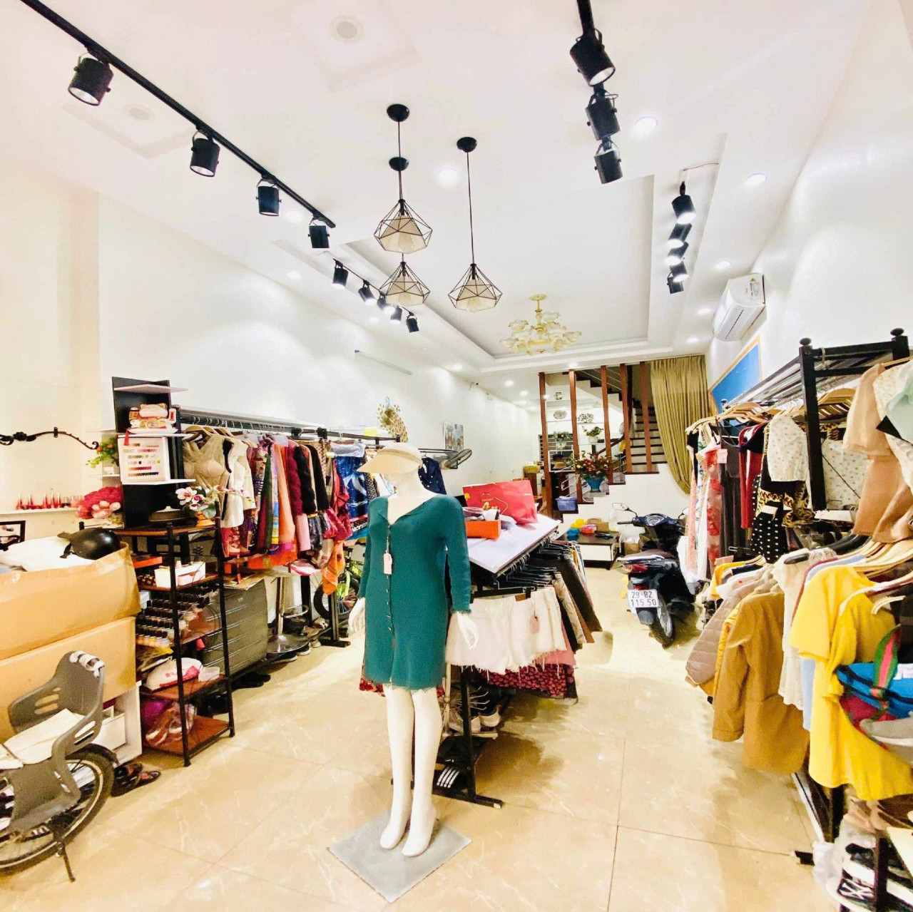 BÁN NHÀ XUÂN THỦY CẦU GIẤY, PHÂN LÔ, ÔTÔ TRÁNH, KINH DOANH ĐẮC ĐỊA, 61M² NHỈNH 18 TỶ