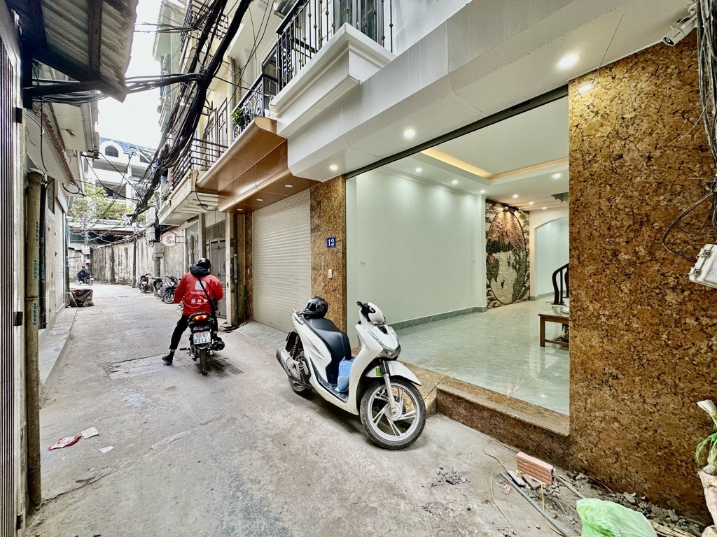 Tông 💥 H.i.ế.m! Hơn 11 tỷ. Oto qua - TT Cầu Giấy – 35/42 m² , Kinh doanh
