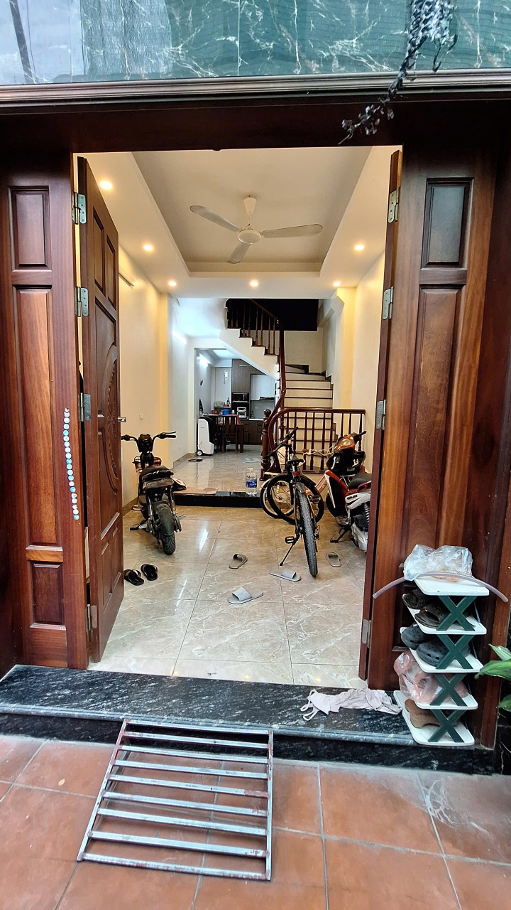 Nhà dân xây ỷ la 36m-4T- nhỉnh 6 tỷ , gần oto