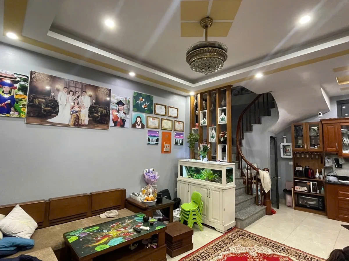 Bán nhà Ỷ La, Hà Đông 34mx5 tầng, Nhà đẹp, Ô tô đỗ, gần chợ, trường học.. giá 5.9 tỷ.