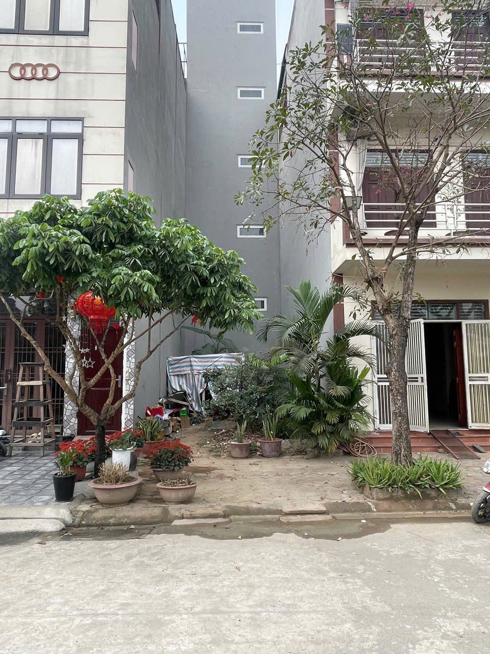Chính chủ bán Đất dịch vụ Dương nội  Hà đông - khu LK31, Hướng Đông nam, diện tích 50m2 đường rộng 17m, ngay cạnh đường Lê Trọng Tấn, nhà máy SYM, xây dựng 7 tầng .
Giá 10x liên hệ 0964356788