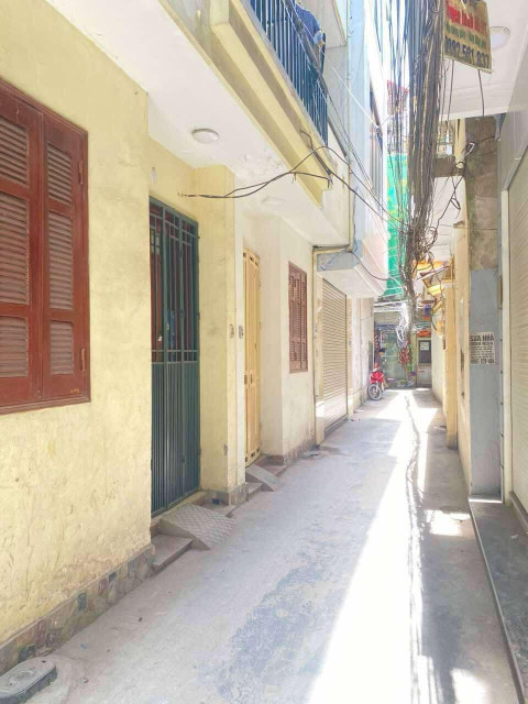 Chỉ nhỉnh 6 tỷ sở hữu nhà 5 tầng 3 ngủ phố Yên Hoà, Cầu Giấy dân xây, gần phố