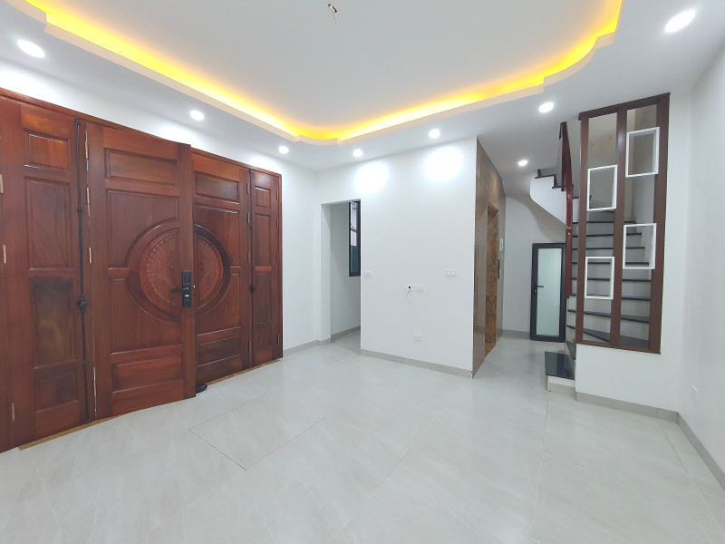 Bán nhà đường Yên Hòa, Cầu Giấy, 5 tầng thang máy mới, mặt tiền rộng, sổ đỏ vuông đẹp