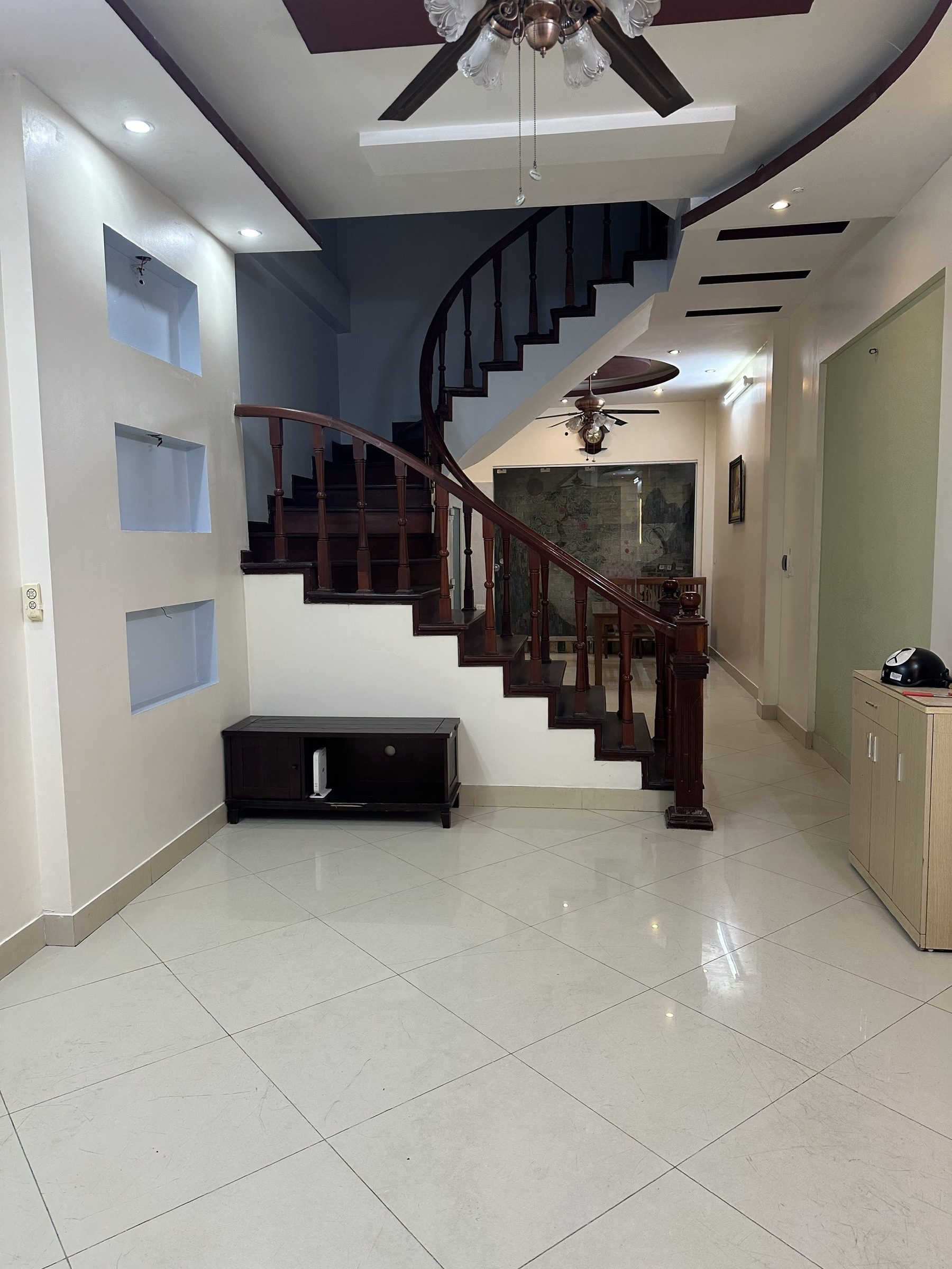Cho thuê nhà mặt ngõ 105 Yên Hoà, Cầu Giấy 60M x 5T giá 18 triệu 20M RA ĐƯỜNG LỚN