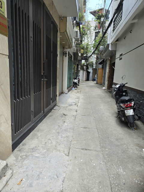 Cho thuê nhà nguyên căn ngõ 4B phố Yên Lạc, phường Vĩnh Tuy, quận Hai Bà Trưng. Dt 40m x 4 tầng, giá 16 triệu