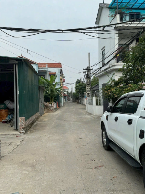 Ngõ nông, thông, ô tô tránh, ô tô đỗ trước đất