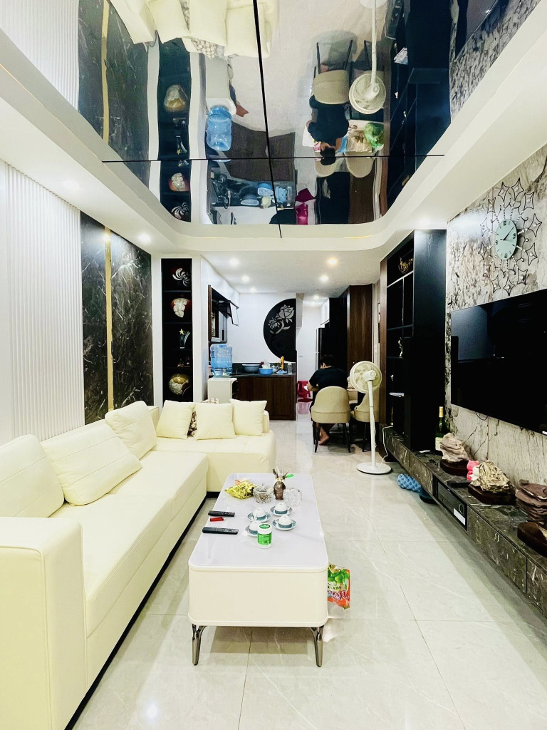 HIẾM! Cầu Giấy,Oto tránh,DT: 40m2 x  5Tầng,Giá: 12 tỷ Cầu Giấy