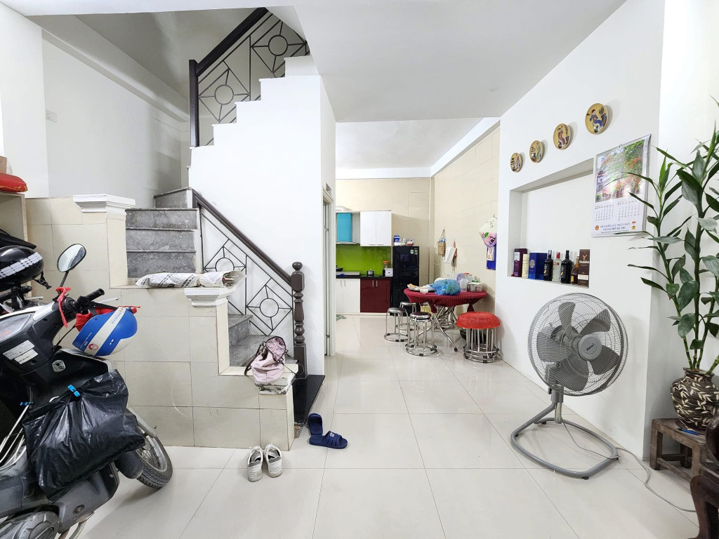 Bán Nhà! Trần Thái Tông,Ngõ Rộng,3 gác đua,DT: 45m2 x 4Tầng,Mt: 5.2m,Giá: 7.95 tỷ Cầu Giấy