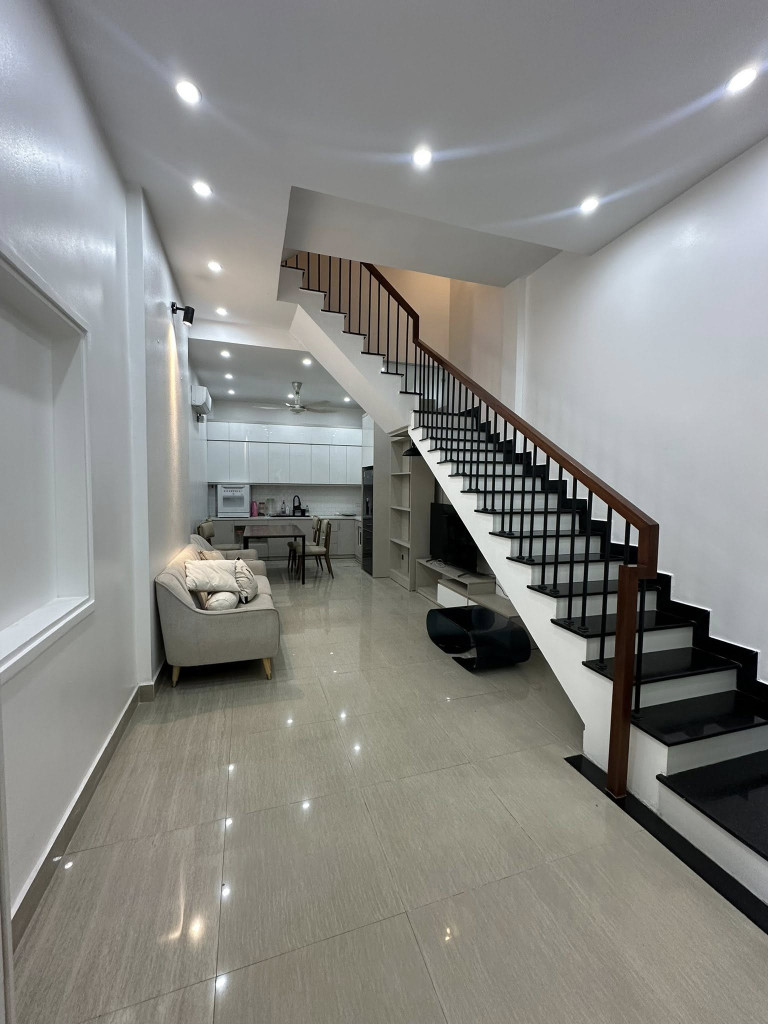 Bán Nhà!Hai Bà Trưng,50m ra Oto,Ngõ 3 gác,dt: 32m2 x 4tầng,MT:3.5m,Giá: 7.55 Tỷ