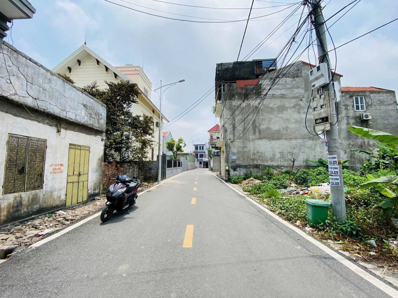 Bán 93,5 m thôn Đông Lâm Động , cách 203 :30m . Ngay ủy ban xã và chợ . L/h: 076.231.9990 e Thuý