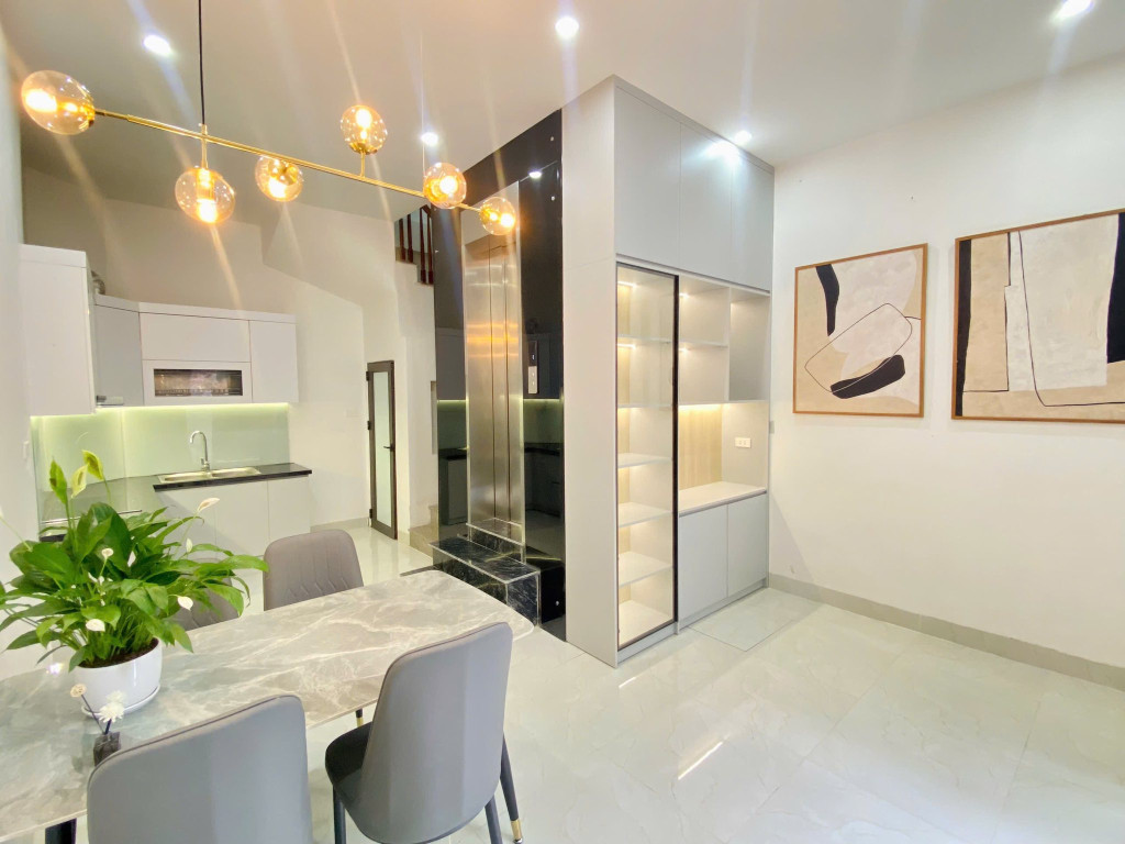 Nhà Mới! Quan Nhân,Ngõ 3 Gác,Thang máy,DT: 30m2 x 5Tầng,MT: 4.6m,Giá: 7.98 tỷ Thanh Xuân