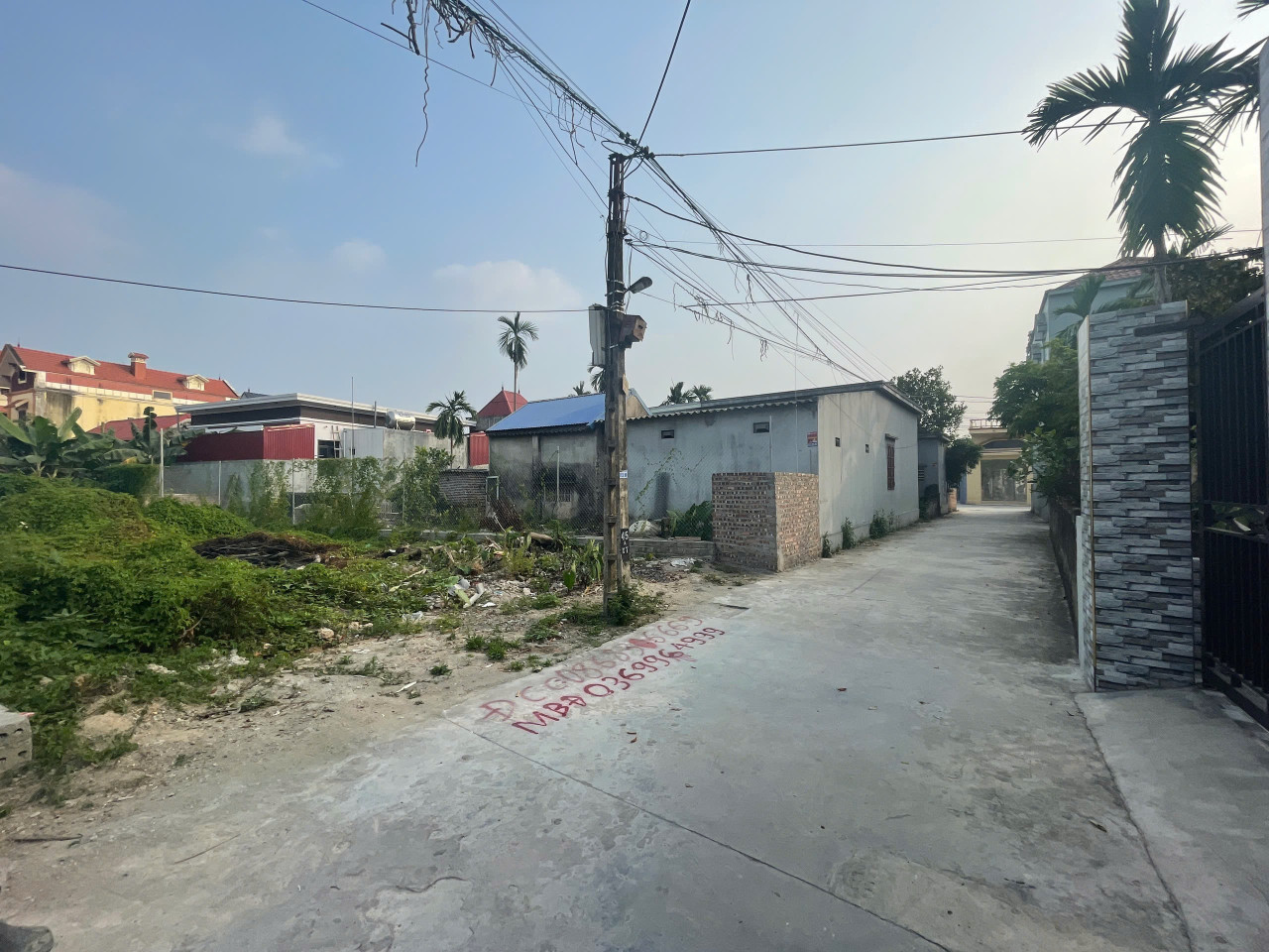 bán 90m2 mặt đường 5m , giá 1,7 tỷ.Xích Thổ , Hồng Thái. An Dươn. liên hệ 0362558882