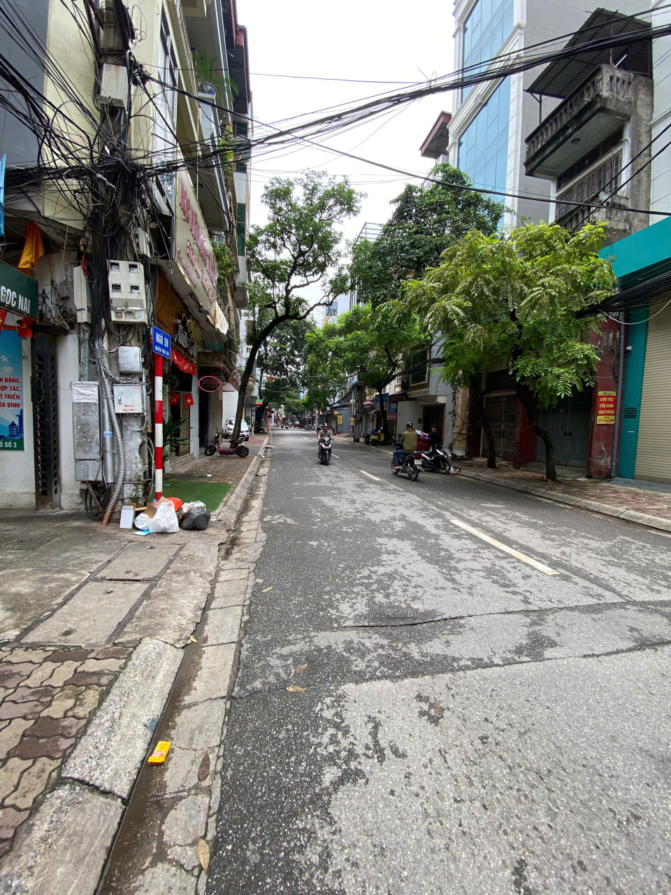 Chính chủ bán toà văn phòng mặt phố kinh doanh sầm uất.