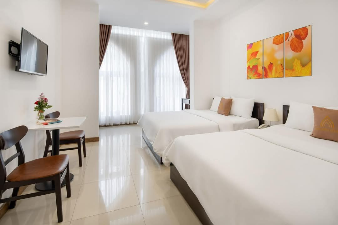 Bán khách sạn 7 Tầng 37 Phòng ( Doanh Thu ~ 3 Tỷ / năm ), Trung tâm Quy Nhơn