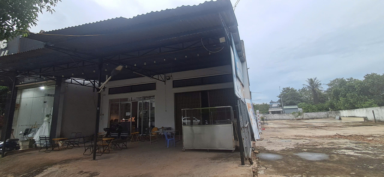 Bán Nhà 2 Mặt tiền Đường nhựa lớn giá tốt