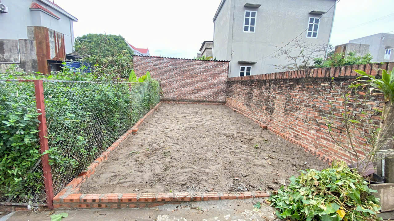 Bán đất Thư Lâm - Đình Trung 40m2 full thổ cư ô tô đỗ tận đất giá chỉ 2.7 tỷ