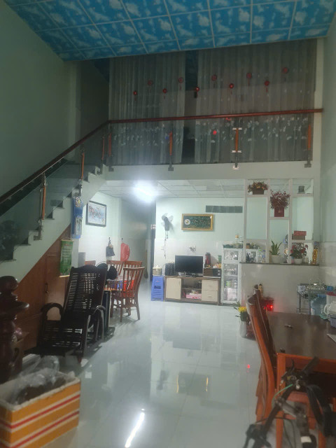 Chính chủ cần bán gấp căn nhà cấp 4 gác lững mặt tiền đường 110B TĐC Phú Chánh D