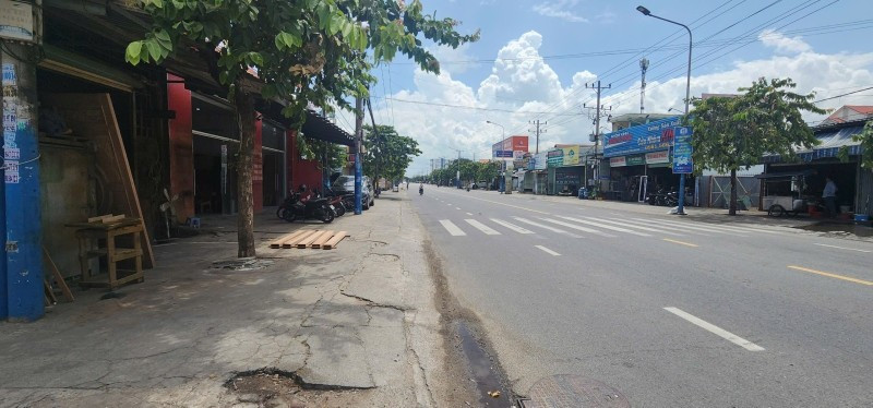 21M MẶT TIỀN KINH DOANH CỰC VIP DT 743A ĐOẠN GIỮA NGÃ 3 ÔNG XÃ VÀ NGÃ 3 ĐÔNG TÂN, DĨ AN. ĐỐI DIỆN CỔNG KDC TÂN ĐÔNG HIỆP.