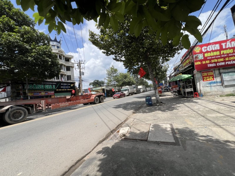 🏠 Ngay ngã tư Chiêu Liêu, và Mỹ Phước Tân Vạn, Nhà C4 sau có 5 phòng trọ đang cho thuê kinh doanh.