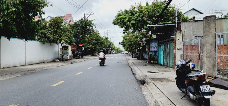 + Lô đất mặt tiền xây dựng vừa ở vừa kinh doanh rất đẹp, ngang 10m rất bề thế.