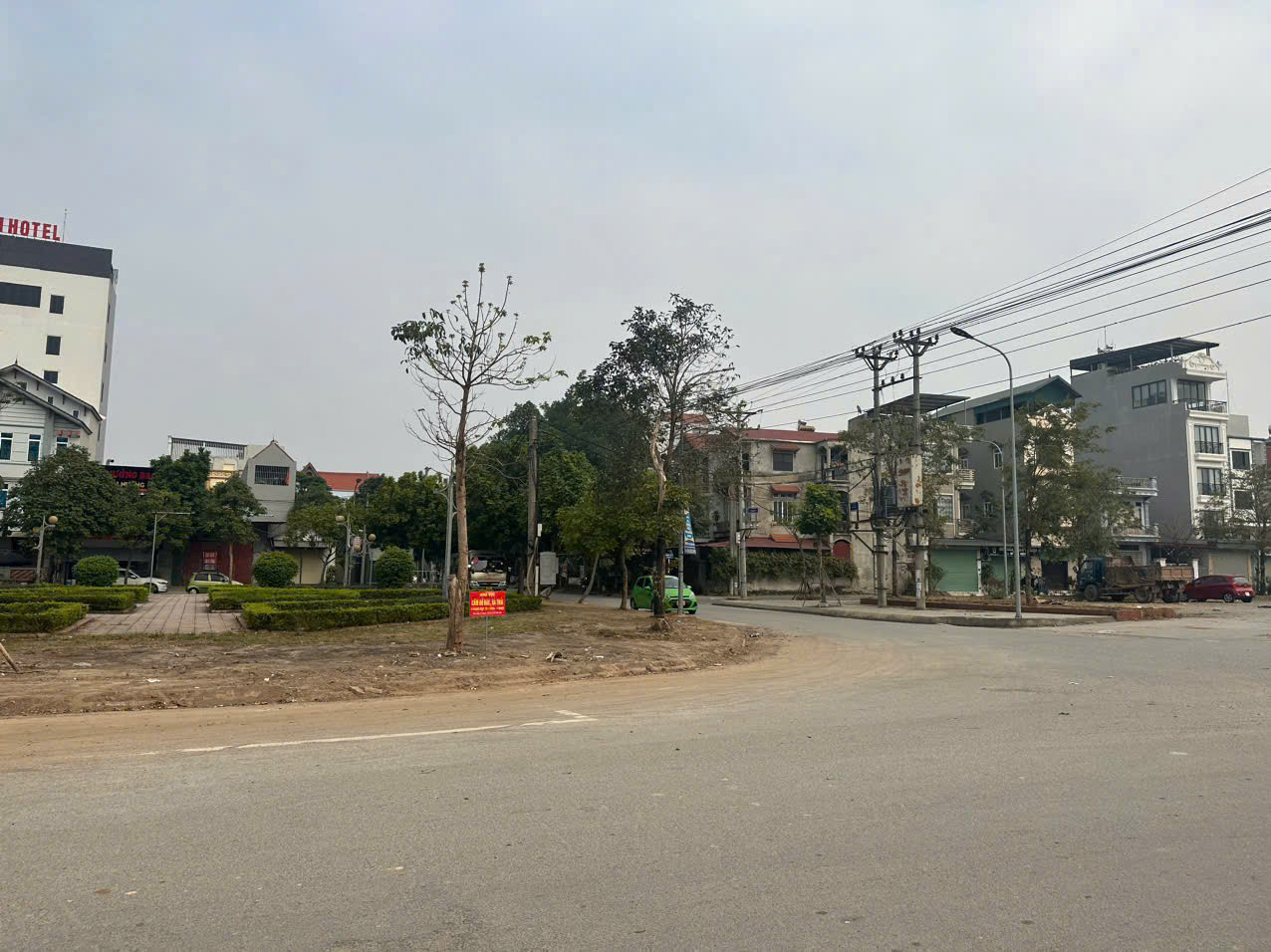 Bán 81,3m đất ngay chân Cầu Nhật Tân mặt đường 2 ô tô tránh full thổ cư đẹp