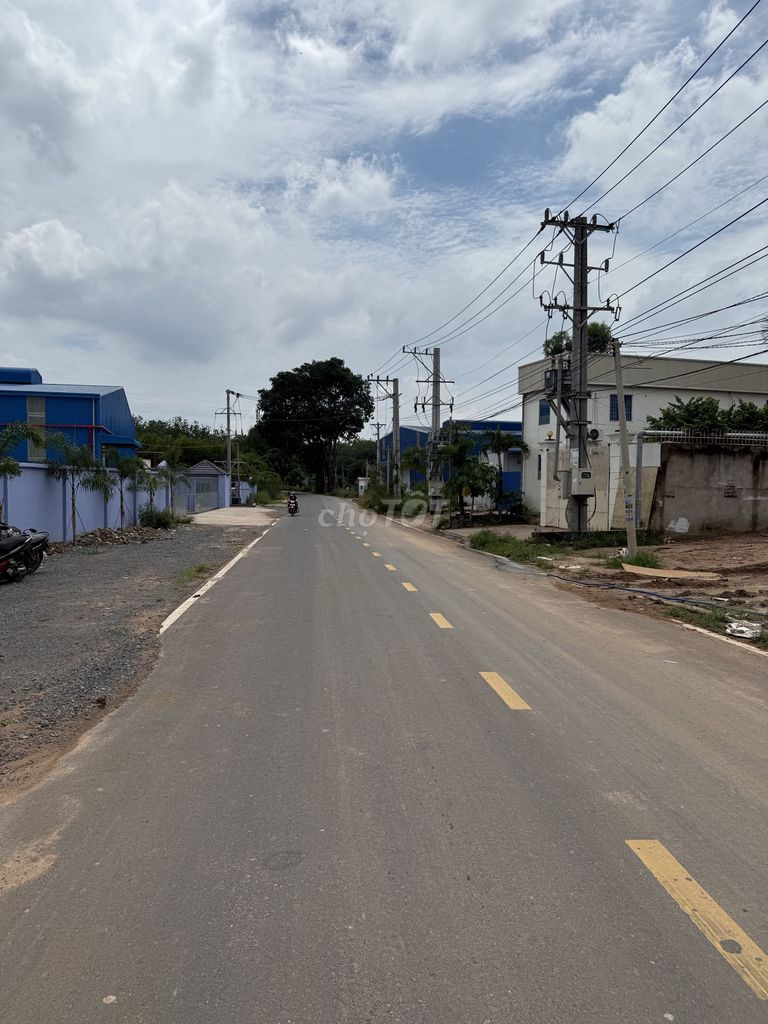 Chính chủ bán xưởng giấy tờ đầy đủ ở Tân Uyên bình dương.giá rẻ lắm .