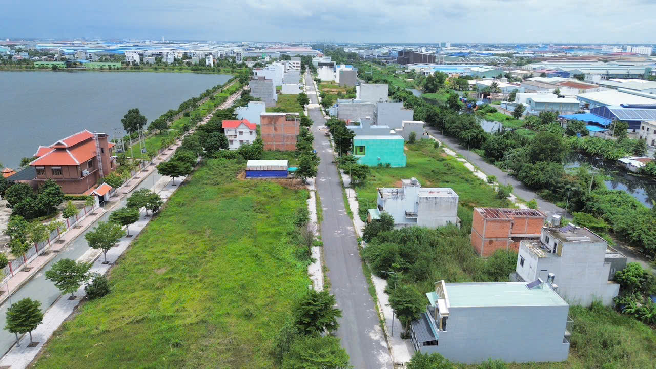Đất thổ cư view hồ sinh thái KDC Tên Lửa 2 , giá ngộp chốt nhanh