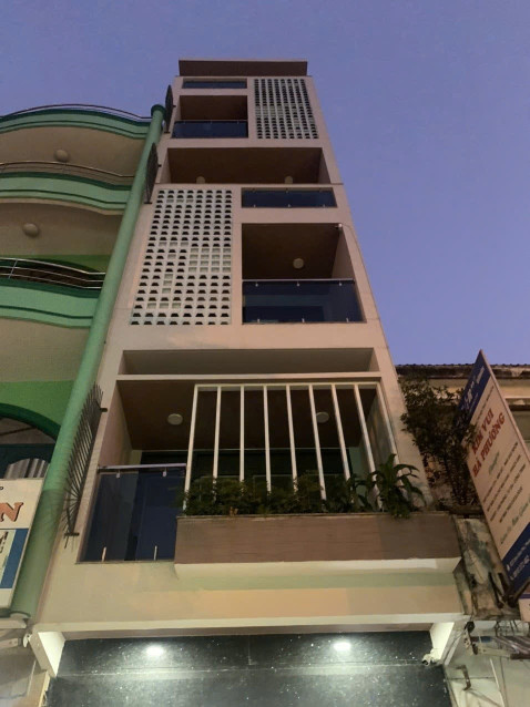 Chính Chủ Bán Nhà Mặt Tiền Điện Biên Phủ, P.1, Q.3. DT: (4 x 18m), Giá Chỉ 45 Tỷ. Liên Hệ: O911.16O.692