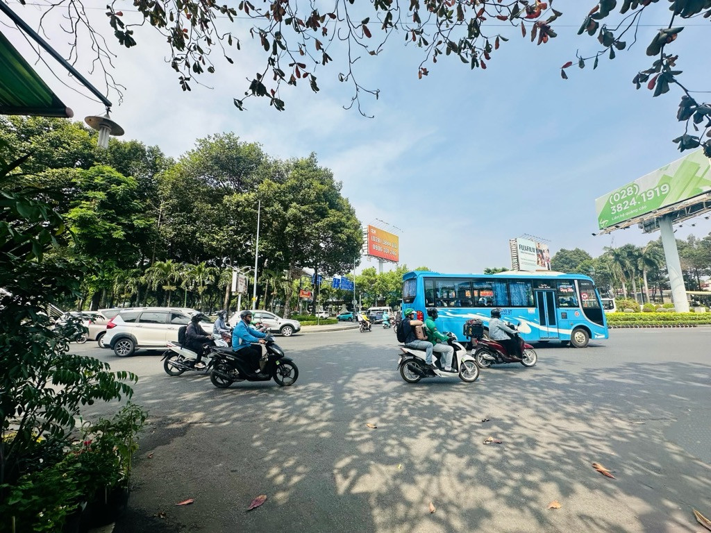 Bán nhà 3 tầng HXH 502m² Hoàng Văn Thụ  Phường 01 Quận Tân Bình