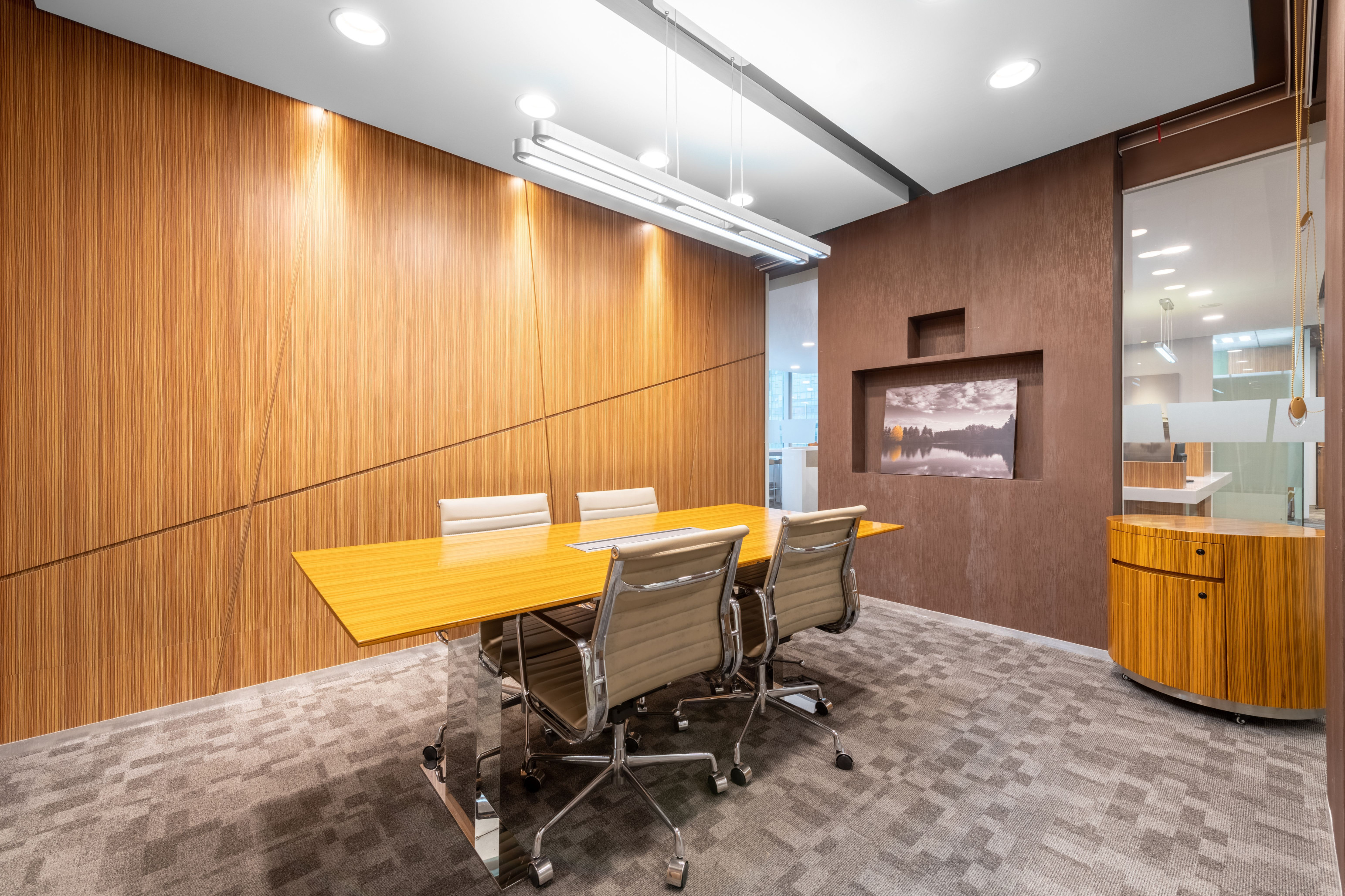 Trọn gói quyền sử dụng không gian văn phòng chuyên nghiệp cho 4 người tại HQ Enterprise Tower