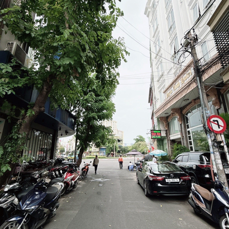 PHÚ NHUẬN MẶT RIỀN ĐƯỜNG HOA - RẤT HIẾM NHÀ BÁN - 50M2 - 5 TẦNG - KHÔNG QUY HOẠCH. KHÔNG LỘ GIỚI- SỔ HỒNG RIÊNG - PHÁP LÝ CHUẨN - CHỈ 19.5 TỶ