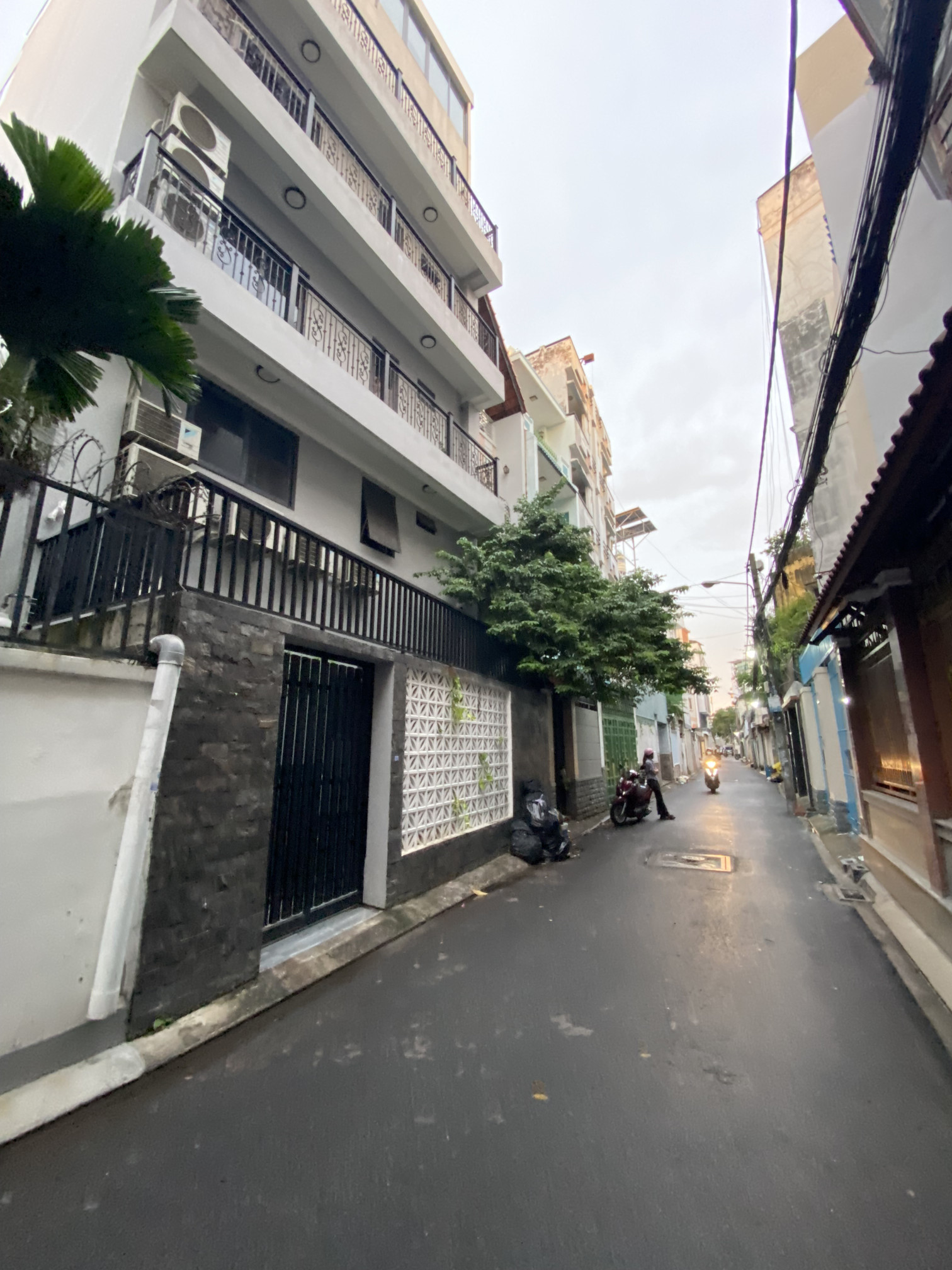 Bán nhà riêng ngang 6m ngay sân bay 8PN, 8WC giá cực chất 12,x tỷ, 74m2 ở Phường 2, Tân Bình, HCM