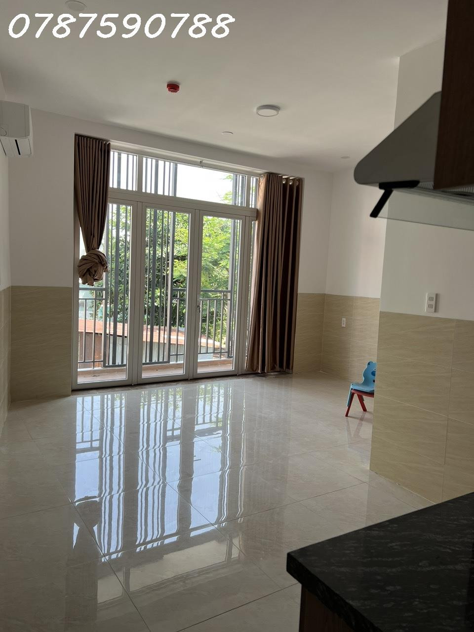 Cho thuê phòng trọ view đẹp có bản công tại Tôn Thất Thuyết, Q4, HCM, DT 30m2, giá 5,2tr/tháng