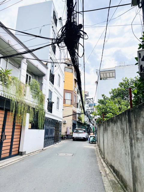 9PN 9WC - THÍCH HỢP LÀM CHDV - HXH TRÁNH - CHÍNH CHỦ TỰ XÂY - 6 TẦNG BTCT - HOÀN CÔNG ĐỦ - THÍCH QUẢNG ĐÚC - 10,5 TỶ TL - PHÚ NHUẬN