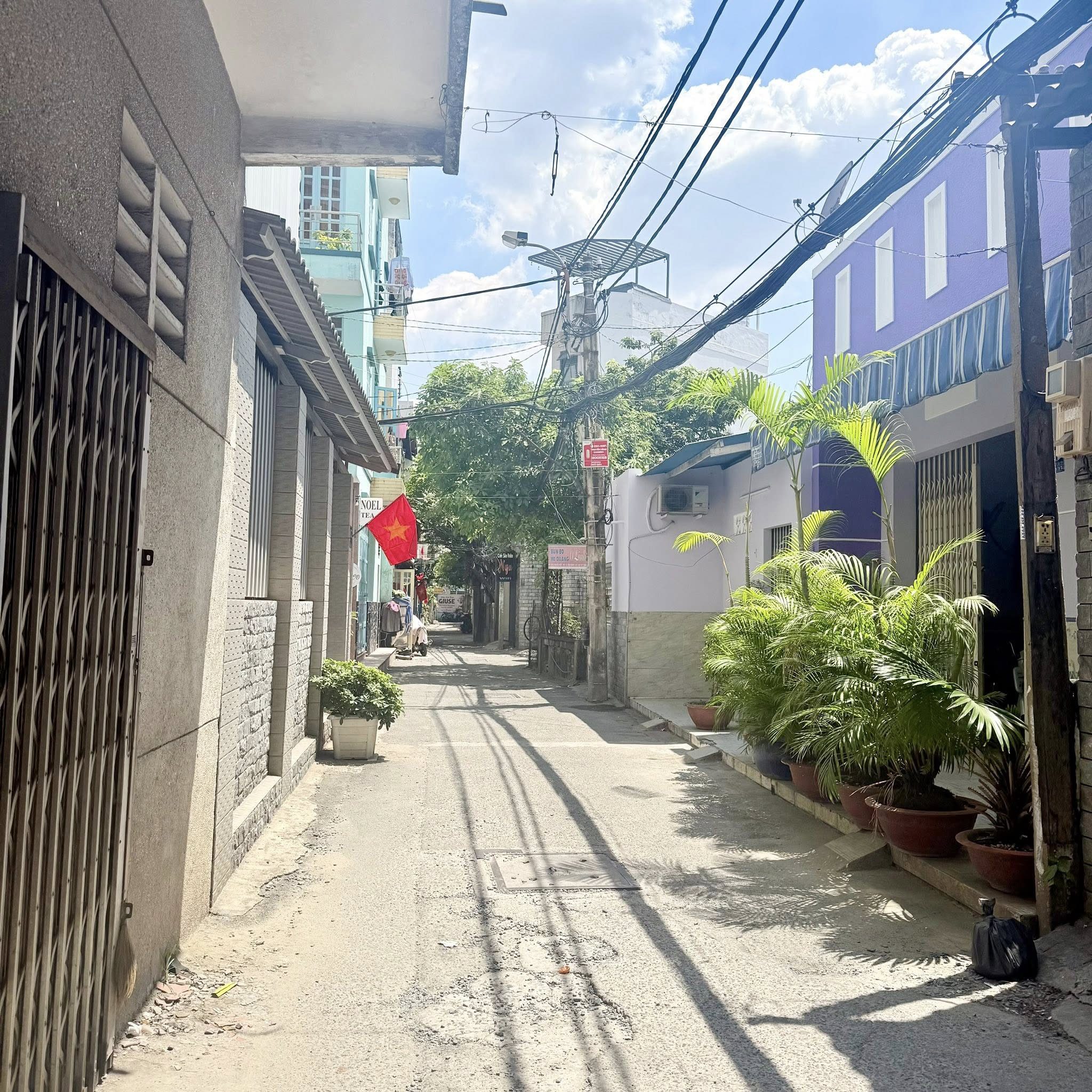 TÂN BÌNH - KHU SÂN BAY, NHÀ ĐẸP LUNG LINH, KẾT CẤU CỨNG CÁP, XEM LÀ MUỐN MUA.