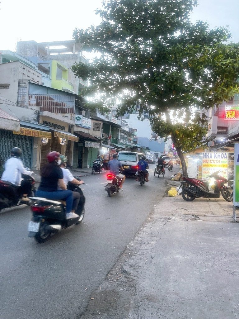 BÁN NHÀ MẶT TIỀN PHẠM PHÚ THỨ QUẬN 6 8X9M 6.3 TỶ NGAY CHỢ BÌNH TIÊN ĐANG CHO THUÊ 20TR THÁNG