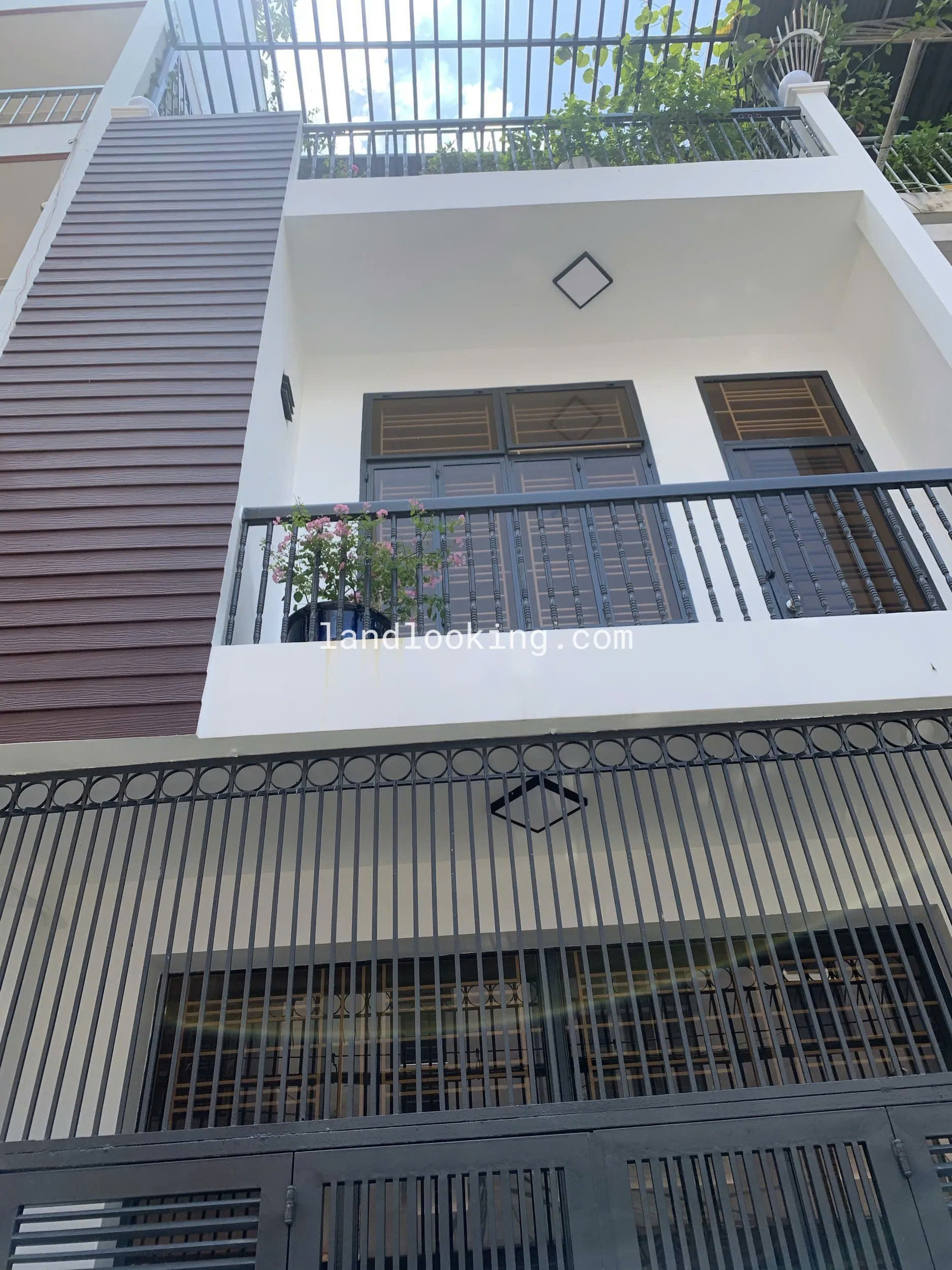 Bán nhà 3 tầng Nguyễn Văn  Mai,P4,Tân Bình.41m2 ,hẻm 5m, giá chỉ 2 tỷ 560.Cách chợ Văn Hai 5phút đi bộ