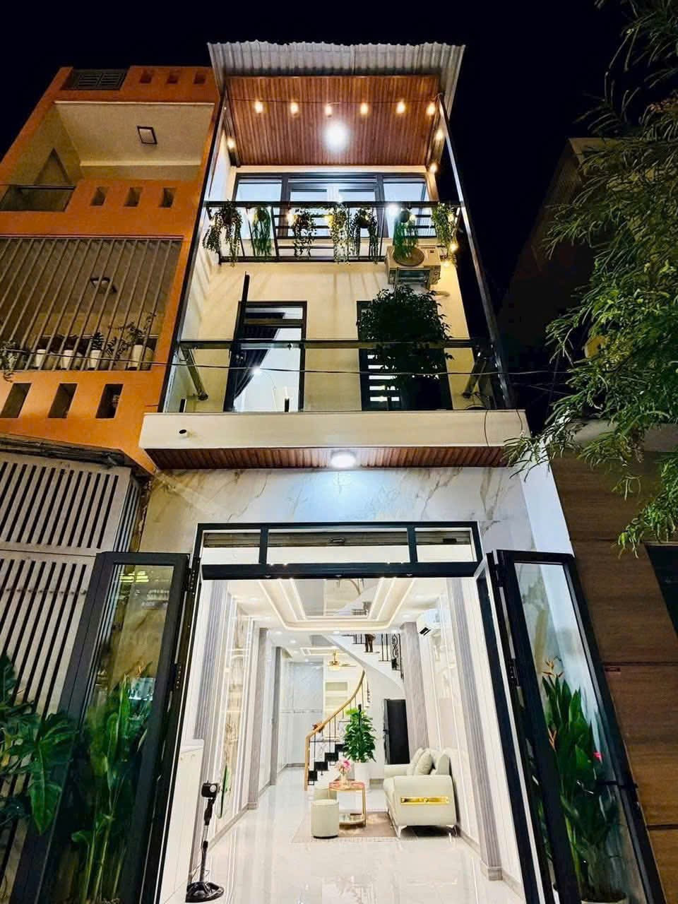 Bán gấp 2tỷ 450 nhà 68m² đường Nguyễn Tri Phương, P5, Q10. Xây 3 tầng, hẻm 6m