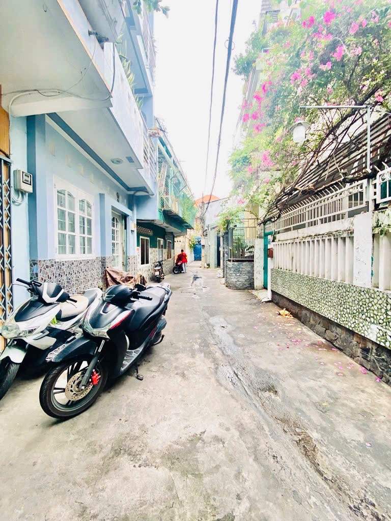 BÁN NHÀ CŨ DT LỚN 50m2 - TRẦN NHÂN TÔN Q.5 - HẺM 4M - CHỈ TỪ 7.X TỶ