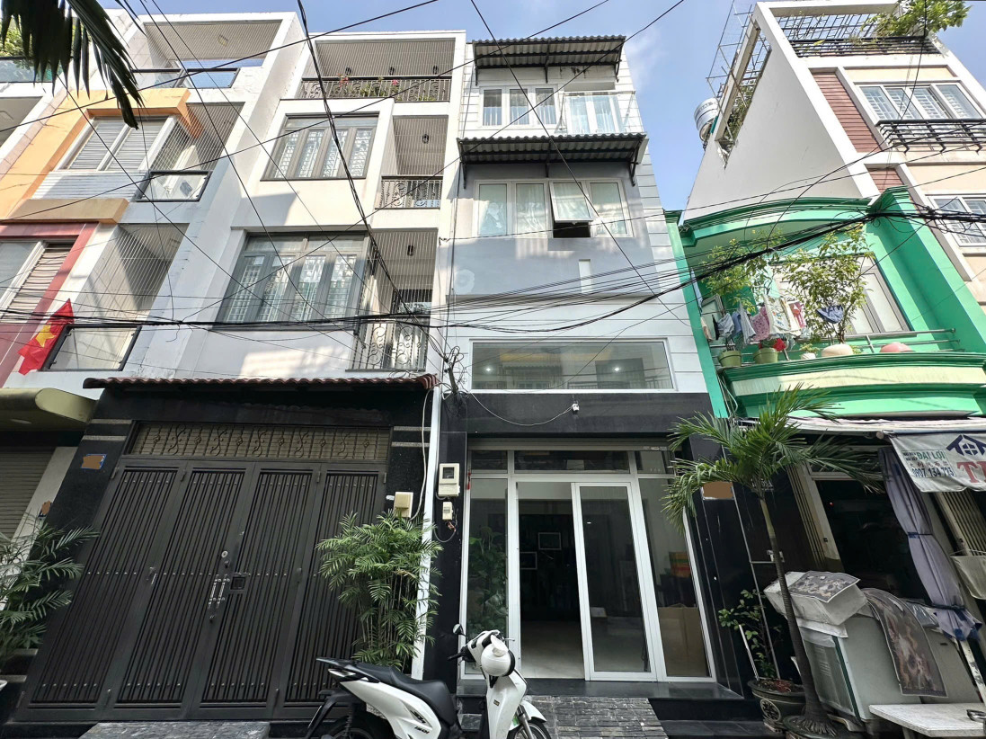 NHÀ 5 TẦNG 5 PN HẺM OTO 6M Đ.HOÀNG HOA THÁM. DT 60m2 NỞ HẬU. GIÁ 11T