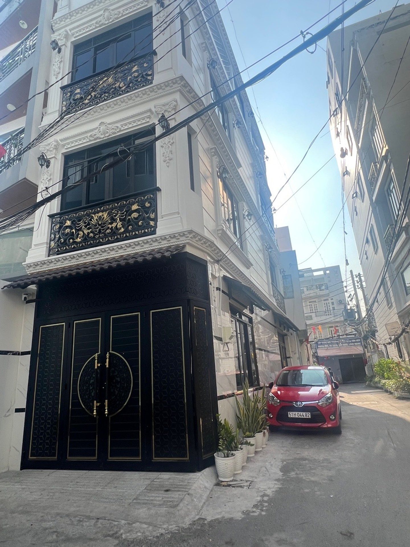 Nhà đẹp mới xây, 4 tầng, hẻm xe hơi né nhau, quận Bình thạnh, Nguyễn Thượng Hiền, chỉ hơn 13 tỷ