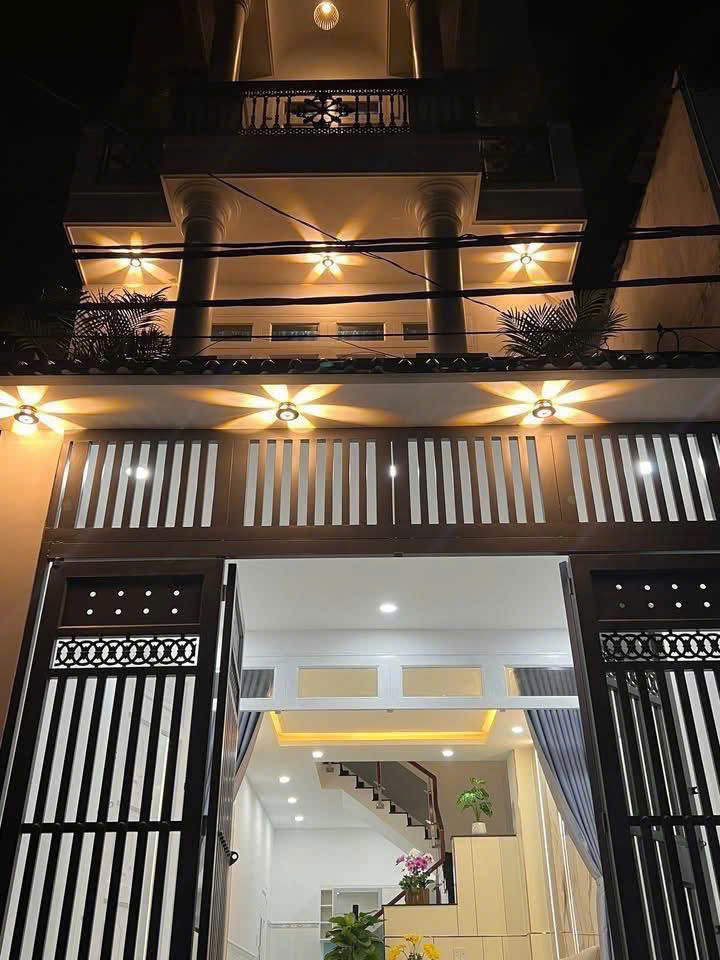 Bán nhà Bình Thạnh đường Hoàng Hoa Thám, P5, Bình Thạnh DT 63m2, SHR giá chỉ 1tỷ950tr.