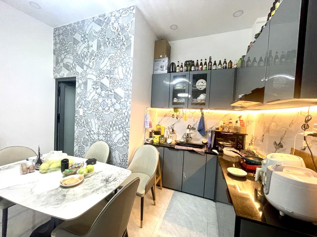 Nhà mới 4 tầng BTCT 36m², ở ngay, hẻm rộng rãi Hoàng Hoa Thám, Phú Nhuận