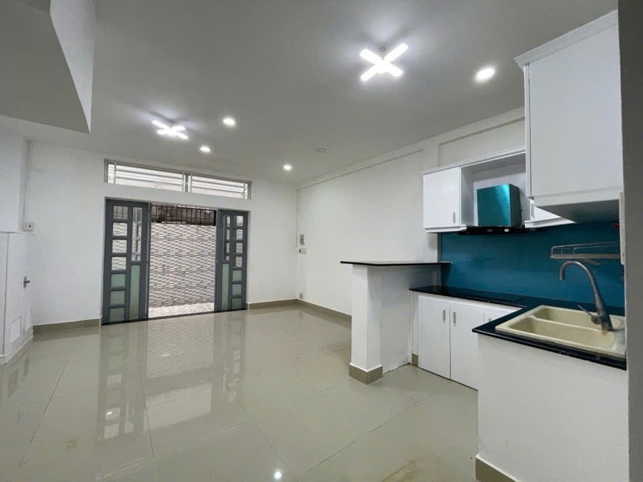 Giảm 1.5 tỷ! Nhà 2 tầng HXH 149m2, Lô góc – Quang Trung QV