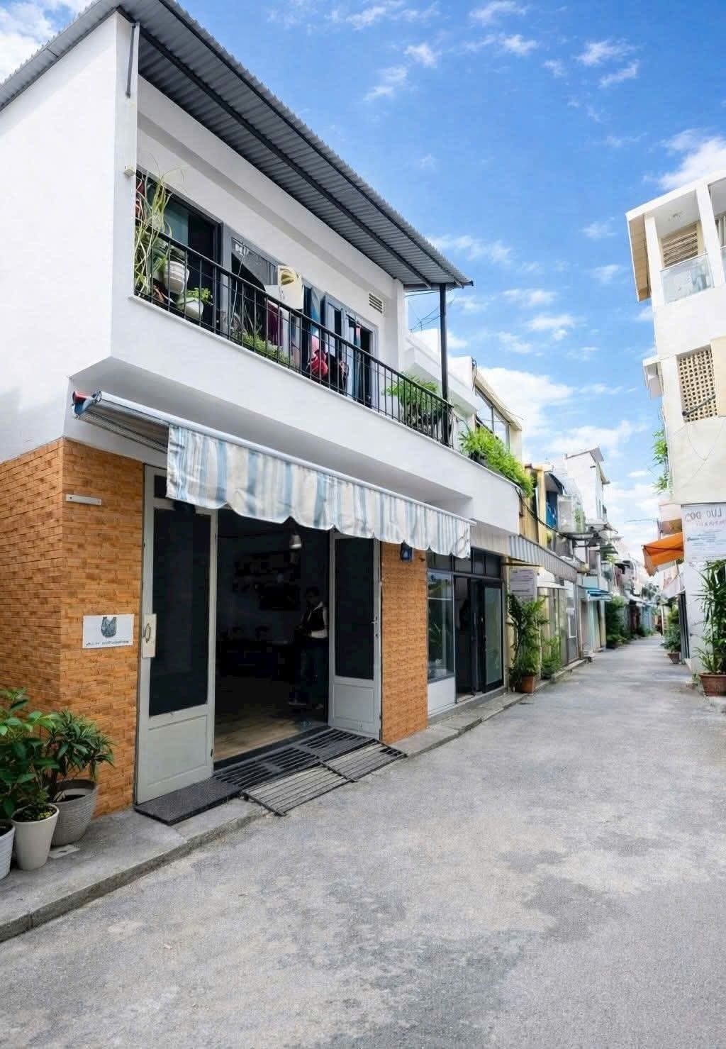 VỚI 7TY CÓ NGAY NHÀ 2 TẦNG HẺM 6M THÔNG SÁT MT GIÁP BẮC HẢI, DIỆN TÍCH 4.5*12 NỞ HẬU - KHU VỰC DỄ CHO THUÊ CAO - 2P TỚI TRƯỜNG HỌC "ĐIỂM" CÁC CẤP, ĐI BỘ 10 BƯỚC CHÂN TỚI CHỢ, DÂN CƯ SỐNG LÂU NĂM GẦN GŨI THÂN THIỆN, XÂY MỚI ĐƯỢC 5TẦNG.

📞 Liên hệ xem nga