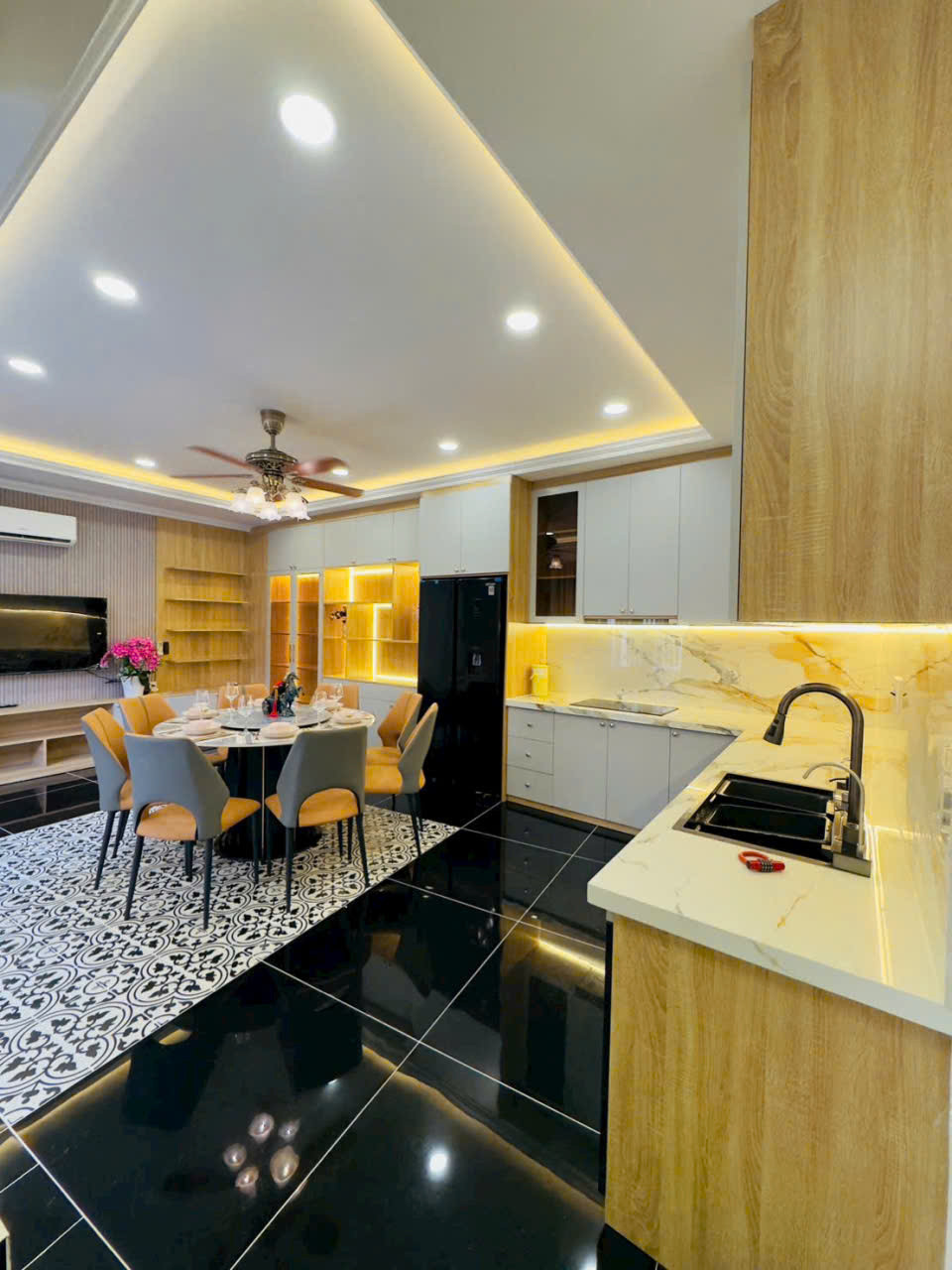🏡Nhà 73m2 chỉ 92tr/m2 ngang 4m- 2 tầng ngay Phường 6 Tân Bình -  hẻm thông Lý Thường Kiệt, khu Bắc Hải. Vị trí tốt : đi các quận trung tâm Q10, Q1, Q3 ,sân bay nhanh
