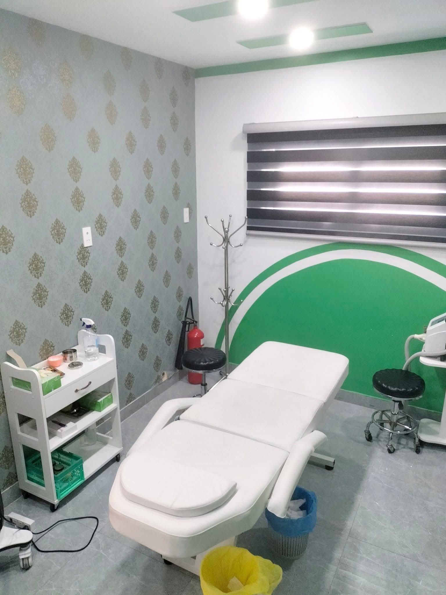 GIÁ NHỈNH NHẸ 12TỶ CÓ NGAY NHÀ HẺM XE HƠI QUAY ĐẦU, CÁCH 2 CĂN RA MẶT TIỀN TRẦN BÌNH TRỌNG QUẬN 5, KHU KINH DOANH SẦM UẤT, DIỆN TÍCH 4.1m x 14m NỞ HẬU TÀI LỘC, 3 TẦNG BTCT, ĐANG MỞ TIỆM SPA DÒNG TIỀN SẴN 20tr/THÁNG (3Năm) 

LIÊN HỆ 0902106911 GẶP EM LIN