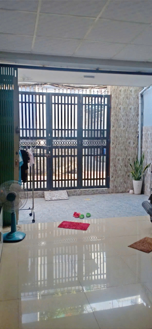 Nhà 2 tầng nở hậu Phạm Thế Hiển P7Q8. Giá 5,6 tỷ TL