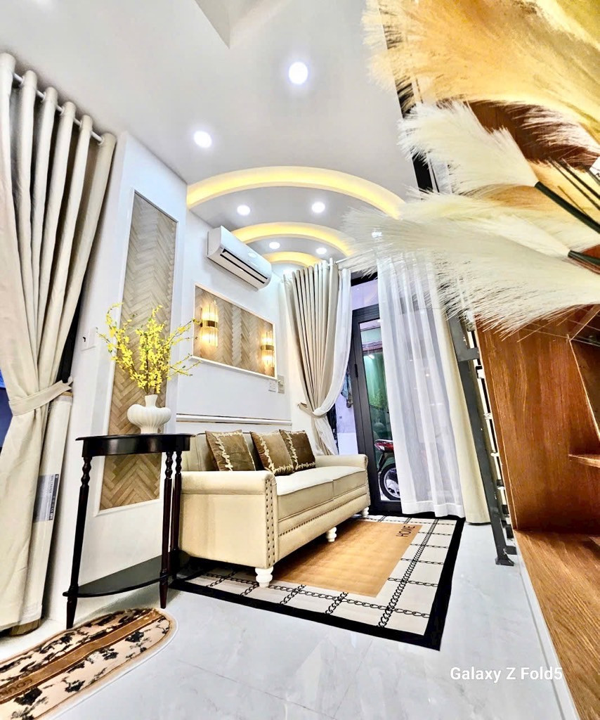 Bán nhà Hoàng Văn Thụ – 3 tầng – nội thất full sẵn – chỉ 6.45 tỷ!